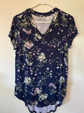 Latched Mama Navy Floral V-Neck Nursing Short Sleeve Tee
